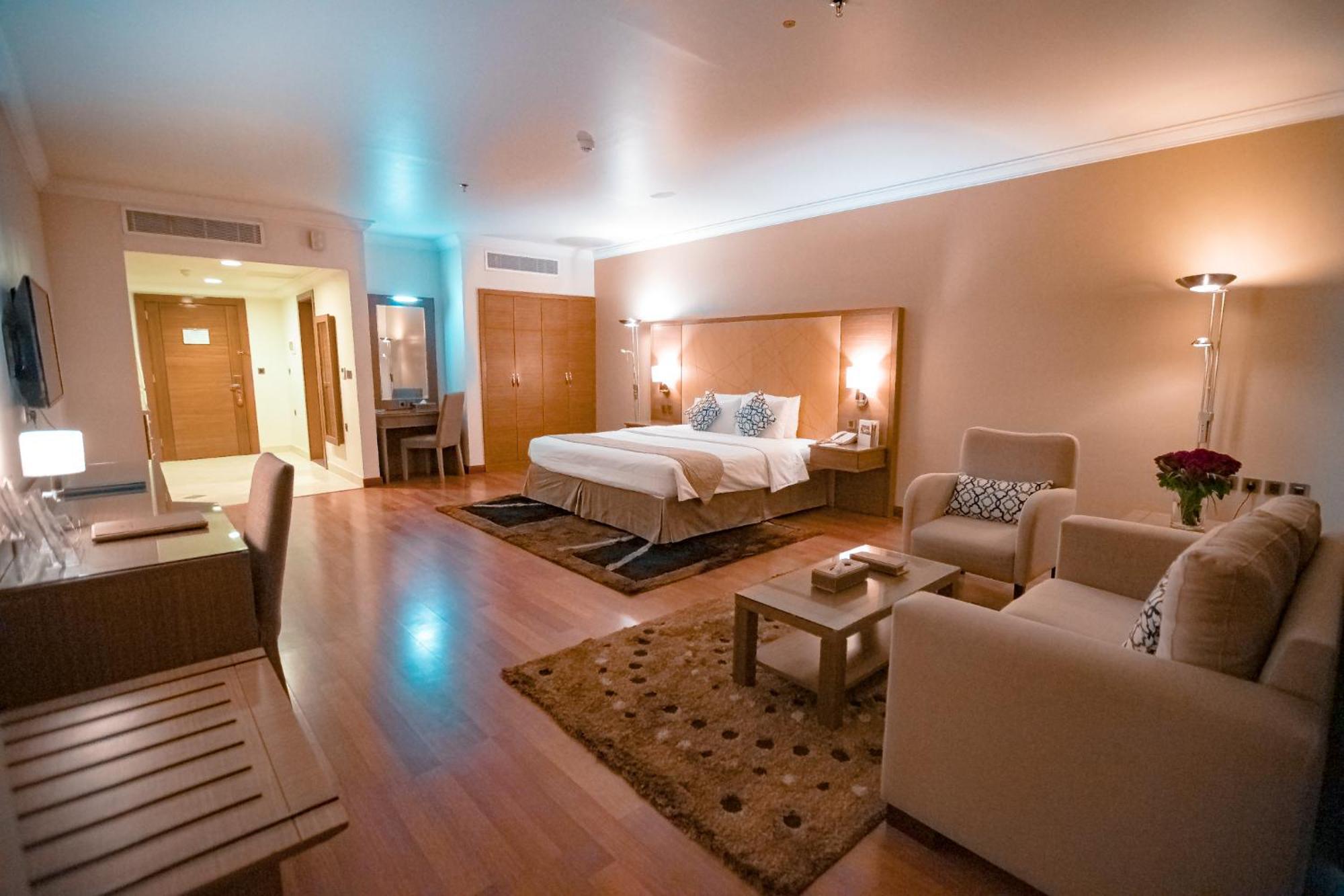 Hotel Golden Tulip Buraidah Al Qassim Exterior foto
